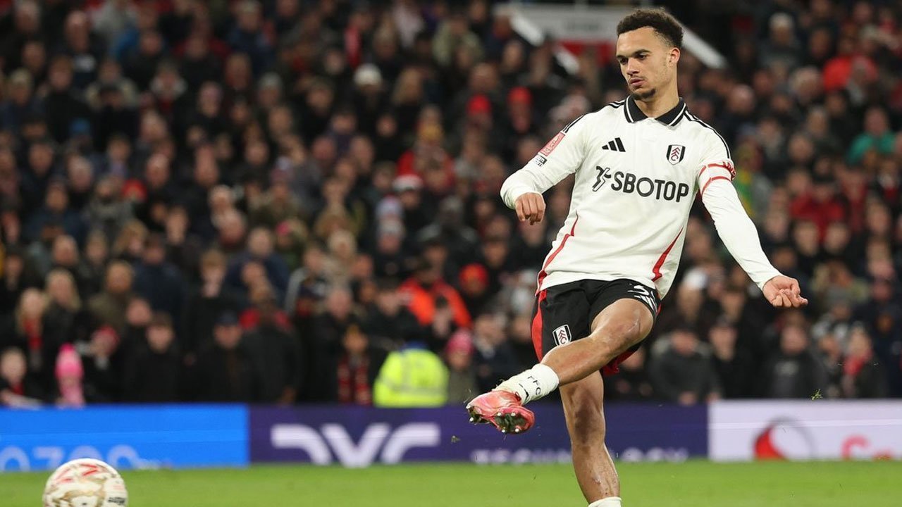 Manchester United Incar Antonee Robinson, Solusi Baru di Pos Bek Kiri?